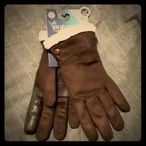 Isotoner women's smart dry gloves, water rolls off